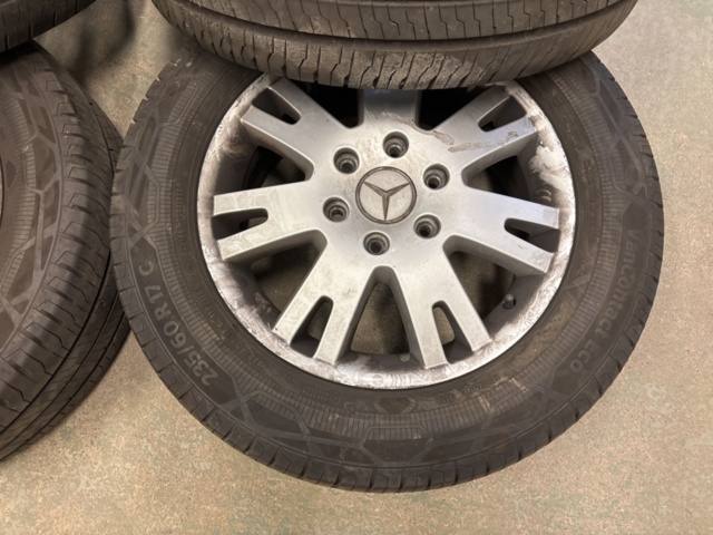 1511315-10 Summer tires on 17" aluminum rims - Continental & Mercedes Benz