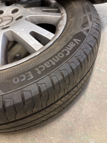 1511315-11 Summer tires on 17" aluminum rims - Continental & Mercedes Benz