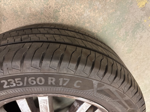 1511315-13 Summer tires on 17" aluminum rims - Continental & Mercedes Benz