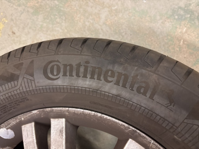 1511315-4 Summer tires on 17" aluminum rims - Continental & Mercedes Benz