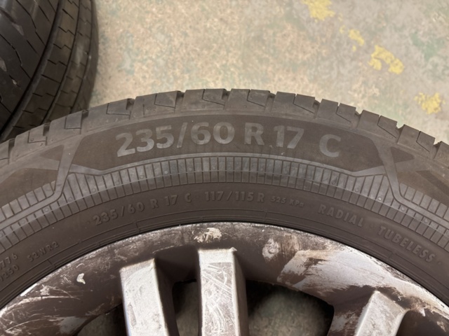 1511315-5 Summer tires on 17" aluminum rims - Continental & Mercedes Benz