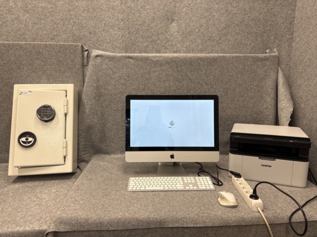 1482569-1 Mac-dator, kassaskåp, skrivare och gamingstol - Apple, Profsafe, Brother, Biltema