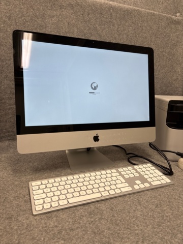 1482569-5 Mac-dator, kassaskåp, skrivare och gamingstol - Apple, Profsafe, Brother, Biltema