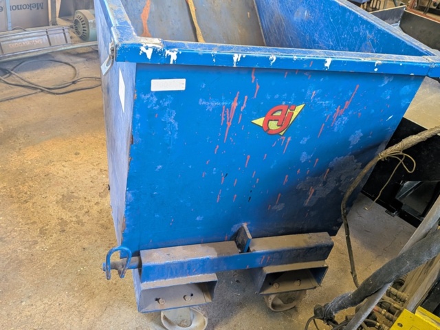 1320418-18 Datsun gastruck PF-02 inkl tippcontainer