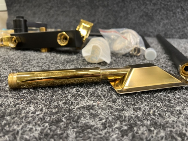 1540656-9 Takduschset Sanitary Ware - Gold