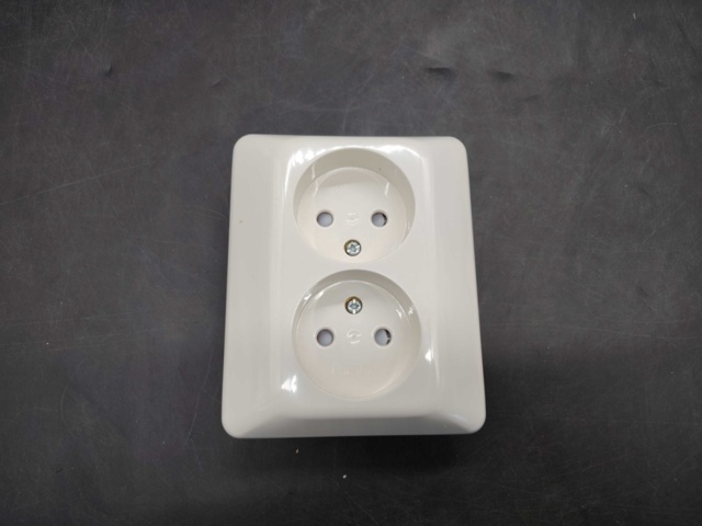 1542470-1 Vägguttag, 10 st- Elko, 2-vägs