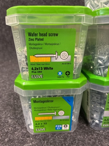 1542531-2 11 st Förpackningar Montageskruv, Essve
