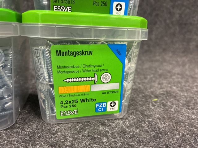 1542531-6 11 st Förpackningar Montageskruv, Essve