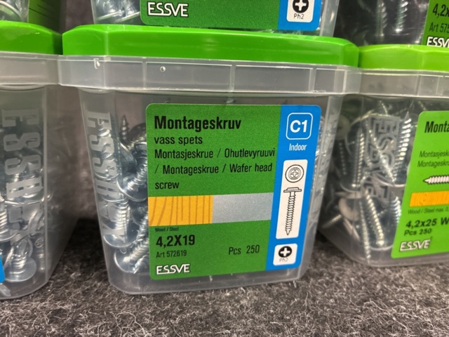 1542531-7 11 st Förpackningar Montageskruv, Essve
