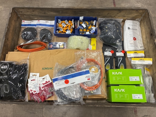 1542610-1 LPG hose, padlock, extension cords etc.