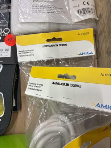 1542610-6 LPG hose, padlock, extension cords etc.