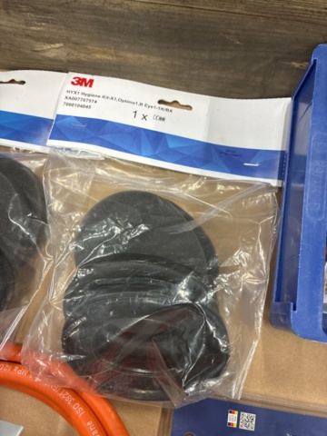 1542610-21 LPG hose, padlock, extension cords etc.