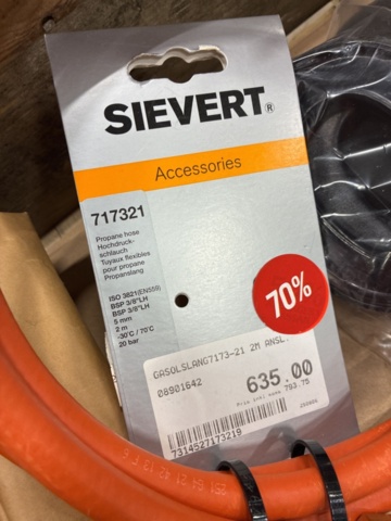 1542610-24 LPG hose, padlock, extension cords etc.