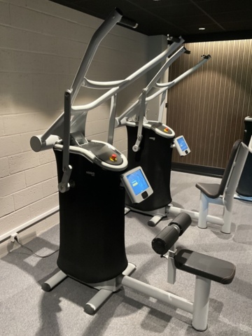 1473432-9 EGYM - M7 Lat Pulldown