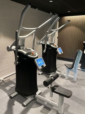 1473432-10 EGYM - M7 Lat Pulldown