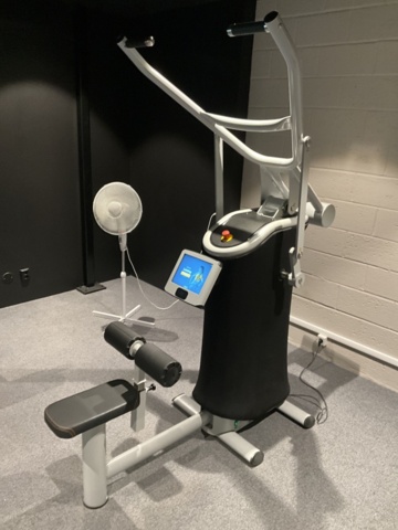 1473432-11 EGYM - M7 Lat Pulldown