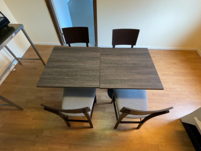 Samling med Bord och stolar