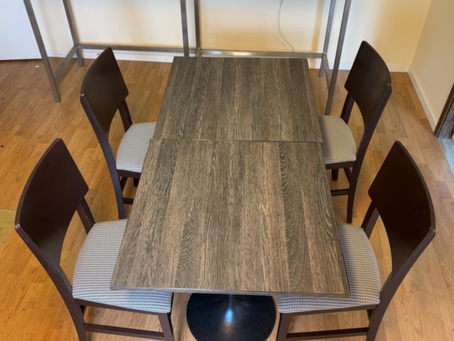1500085-2 Collection with Tables and Chairs