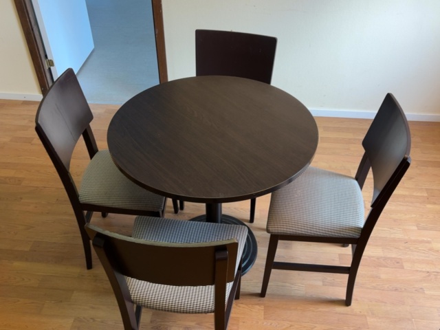 1500086-1 Collection of Round Tables and Chairs