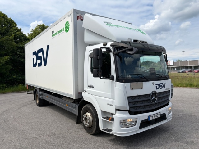 1368223-4 Skåpbil med öppningsbar sida - Mercedes-Benz Trucks Atego -2018