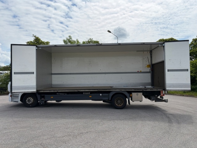 1368223-12 Skåpbil med öppningsbar sida - Mercedes-Benz Trucks Atego -2018