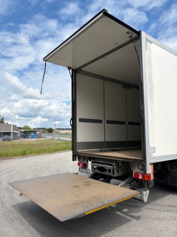 1368223-27 Skåpbil med öppningsbar sida - Mercedes-Benz Trucks Atego -2018