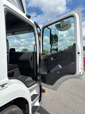1368223-52 Skåpbil med öppningsbar sida - Mercedes-Benz Trucks Atego -2018