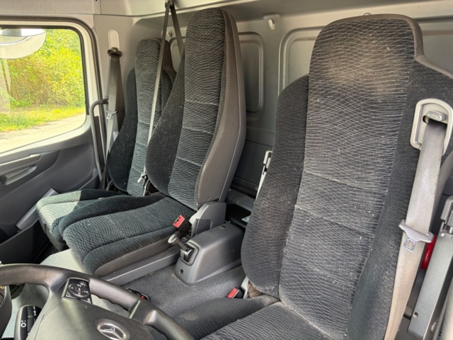1368223-67 Skåpbil med öppningsbar sida - Mercedes-Benz Trucks Atego -2018