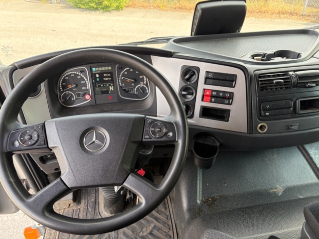 1368223-68 Skåpbil med öppningsbar sida - Mercedes-Benz Trucks Atego -2018