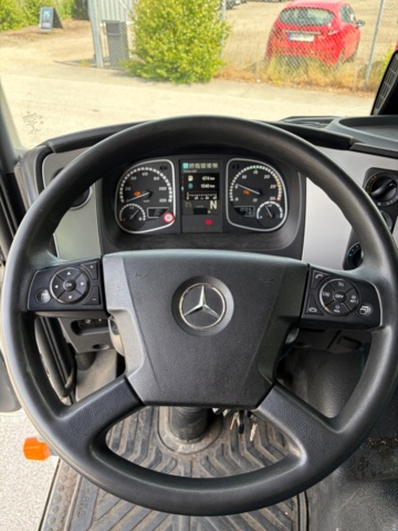 1368223-69 Skåpbil med öppningsbar sida - Mercedes-Benz Trucks Atego -2018