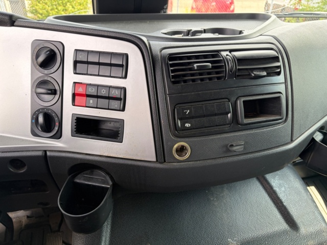 1368223-73 Skåpbil med öppningsbar sida - Mercedes-Benz Trucks Atego -2018
