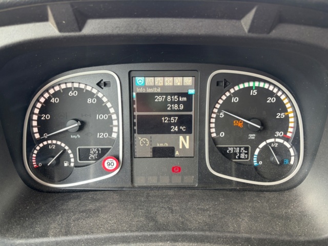 1368223-76 Skåpbil med öppningsbar sida - Mercedes-Benz Trucks Atego -2018