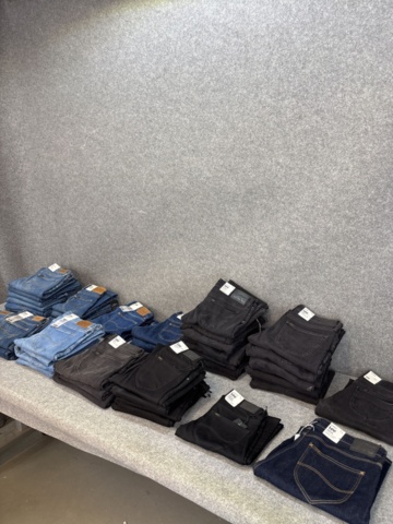 1542690-1 Stort jeansparti – LEE, Wrangler, Nudie Jeans, Superdry m.fl. | 140+ nya plagg med etikett