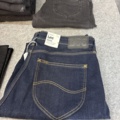 1542690-9 Stort jeansparti – LEE, Wrangler, Nudie Jeans, Superdry m.fl. | 140+ nya plagg med etikett