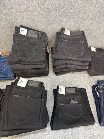 1542690-4 Stort jeansparti – LEE, Wrangler, Nudie Jeans, Superdry m.fl. | 140+ nya plagg med etikett
