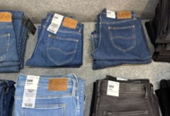 1542690 Stort jeansparti med över 140 nya plagg från LEE, Wrangler, Nudie Jeans, Superdry m.fl.
