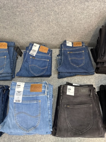 1542690-2 Stort jeansparti – LEE, Wrangler, Nudie Jeans, Superdry m.fl. | 140+ nya plagg med etikett