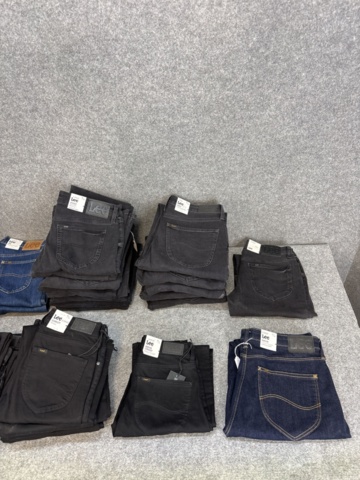 1542690-7 Stort jeansparti – LEE, Wrangler, Nudie Jeans, Superdry m.fl. | 140+ nya plagg med etikett