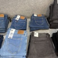 1542690-6 Stort jeansparti – LEE, Wrangler, Nudie Jeans, Superdry m.fl. | 140+ nya plagg med etikett