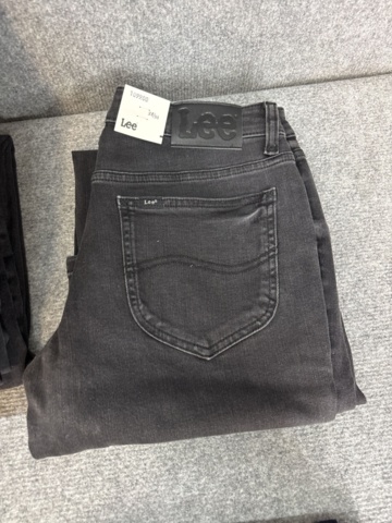 1542690-11 Stort jeansparti – LEE, Wrangler, Nudie Jeans, Superdry m.fl. | 140+ nya plagg med etikett