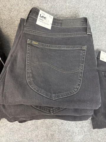 1542690-12 Stort jeansparti – LEE, Wrangler, Nudie Jeans, Superdry m.fl. | 140+ nya plagg med etikett