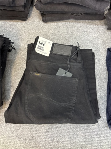 1542690-13 Stort jeansparti – LEE, Wrangler, Nudie Jeans, Superdry m.fl. | 140+ nya plagg med etikett