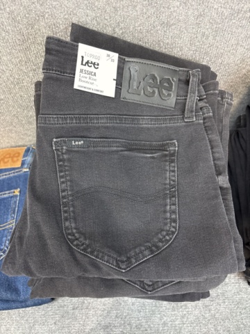 1542690-14 Stort jeansparti – LEE, Wrangler, Nudie Jeans, Superdry m.fl. | 140+ nya plagg med etikett