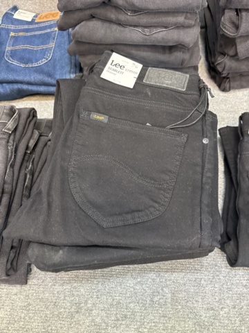 1542690-15 Stort jeansparti – LEE, Wrangler, Nudie Jeans, Superdry m.fl. | 140+ nya plagg med etikett