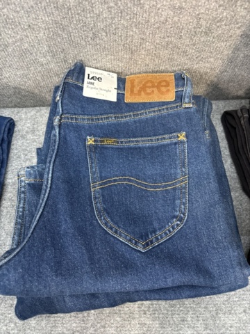 1542690-16 Stort jeansparti – LEE, Wrangler, Nudie Jeans, Superdry m.fl. | 140+ nya plagg med etikett