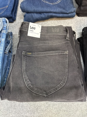 1542690-17 Stort jeansparti – LEE, Wrangler, Nudie Jeans, Superdry m.fl. | 140+ nya plagg med etikett