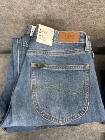 1542690-22 Stort jeansparti – LEE, Wrangler, Nudie Jeans, Superdry m.fl. | 140+ nya plagg med etikett