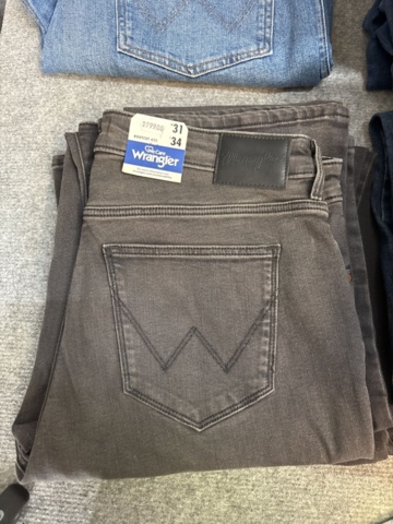 1542690-28 Stort jeansparti – LEE, Wrangler, Nudie Jeans, Superdry m.fl. | 140+ nya plagg med etikett