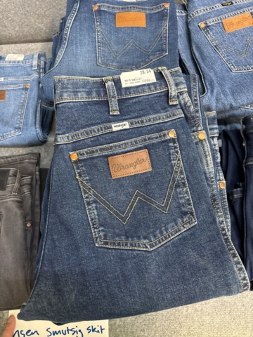 1542690-30 Stort jeansparti – LEE, Wrangler, Nudie Jeans, Superdry m.fl. | 140+ nya plagg med etikett
