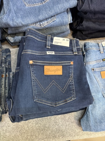 1542690-32 Stort jeansparti – LEE, Wrangler, Nudie Jeans, Superdry m.fl. | 140+ nya plagg med etikett